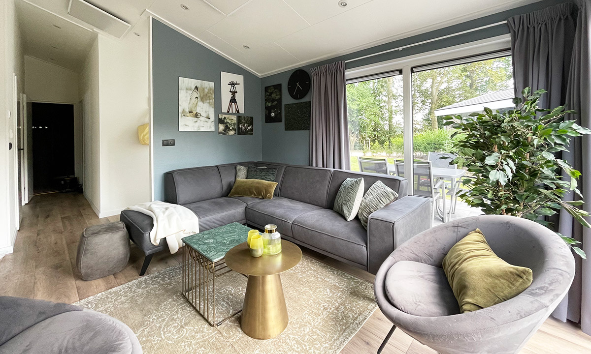 De woonkamer van het chalet